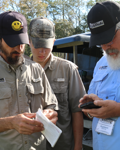Bug Cops team preparing and calculating a pest control treatment application for Fire Ant Control Services